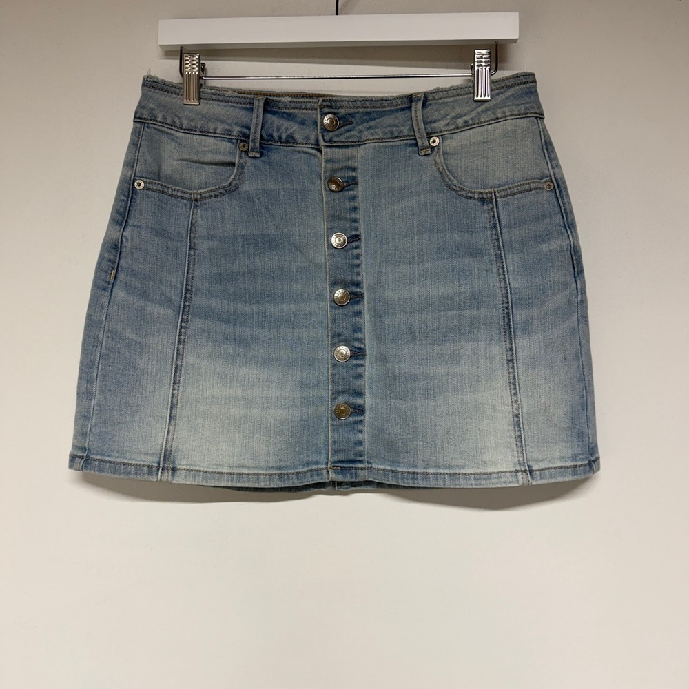 American Eagle Womens Denim Mini Skirt Size 10 Light Wash Button Front Y2K